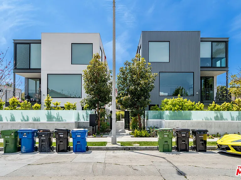 2017 Barry Ave — Photo 1