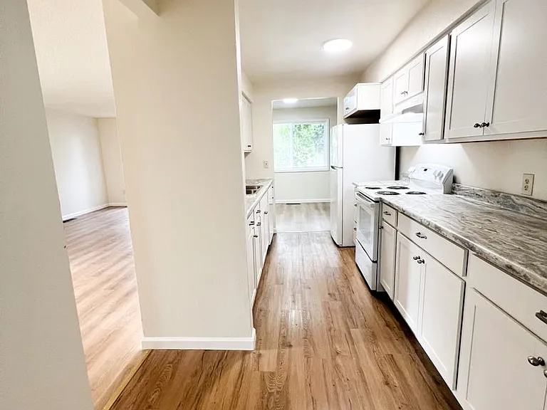 4195 Bristol Ct — Photo 11