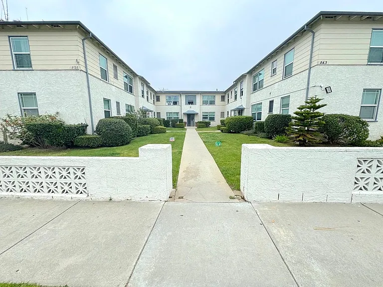 835 Bay St #1 — Photo 41