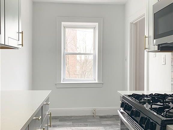 5th image of 10 Oakridge Pl APT 5C