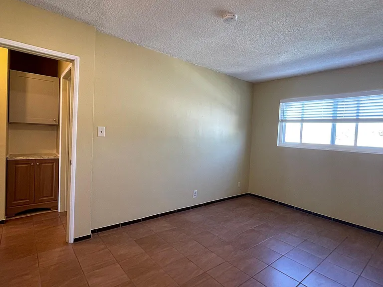 925 Walnut Ave #5 — Photo 12