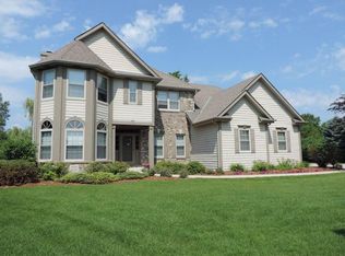 W264N2377 Fawn Ct, Pewaukee, WI 53072