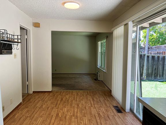 3rd image of 32 Wistaria Way
