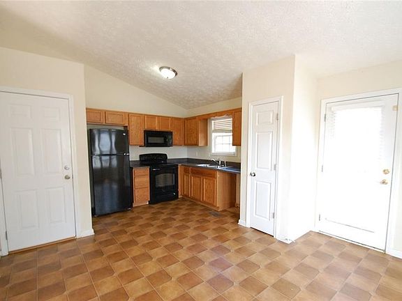 5th image of 110 Rockefeller Ln