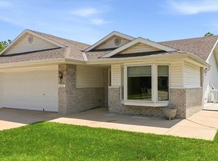 105 E Deer Ln, Plattsmouth, NE 68048