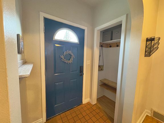 4th image of 217 Hursley St