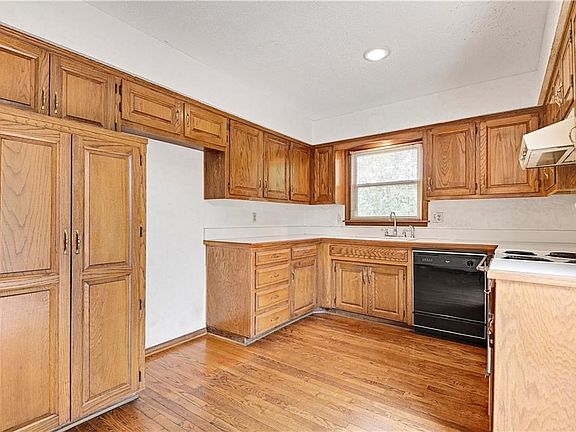 2nd image of 7211 Mastin St