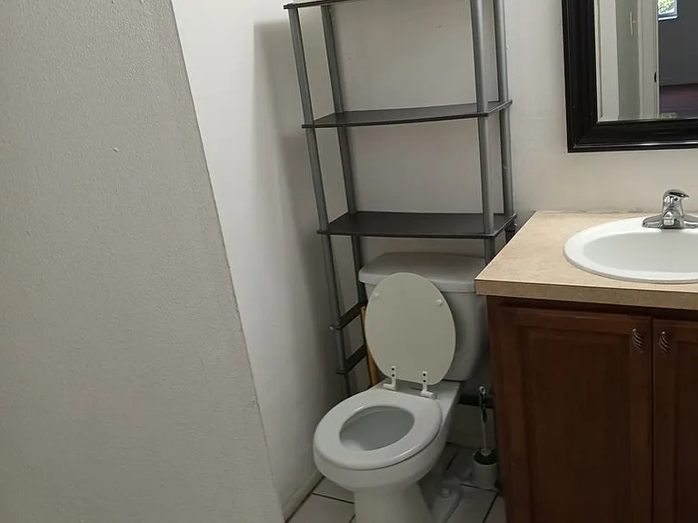 1436 Holden Ave #B — Photo 10