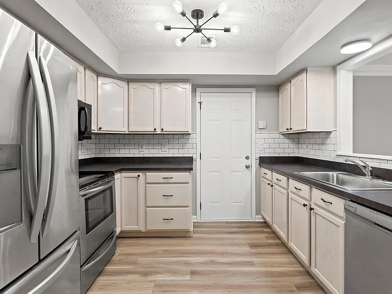 105 Bay Hill Dr — Photo 4