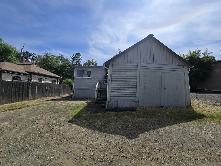 228 SE Pitzer St — Photo 15