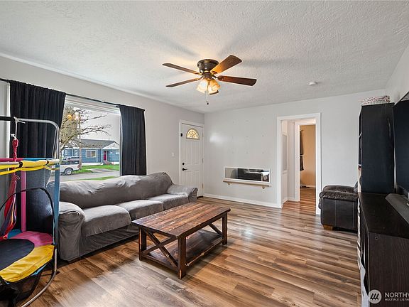 4th image of 3102 Hemlock Street