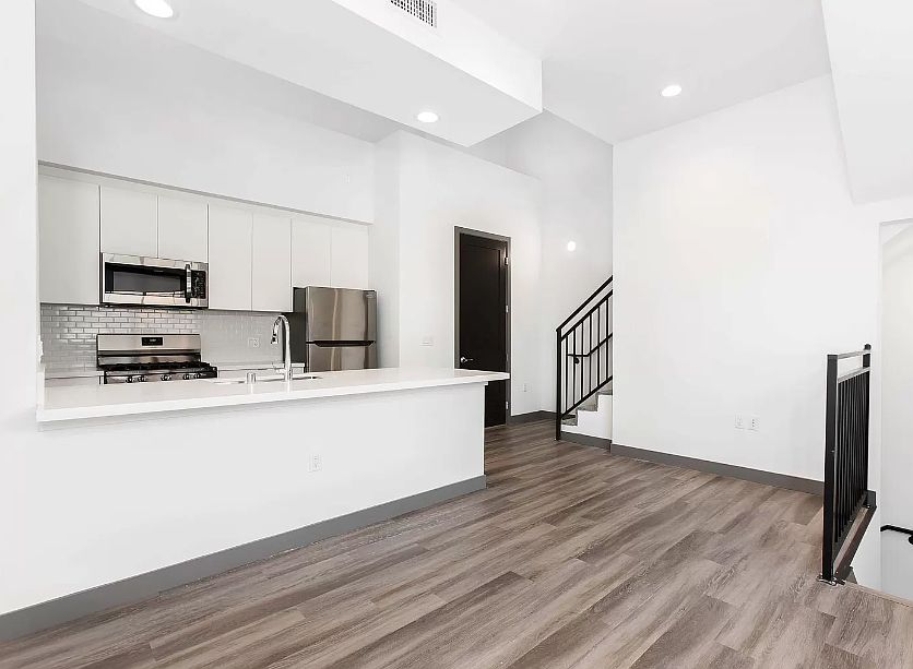 1st image of 161 S Normandie Ave #10