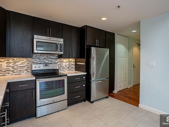 2nd image of 260 King St Unit 455