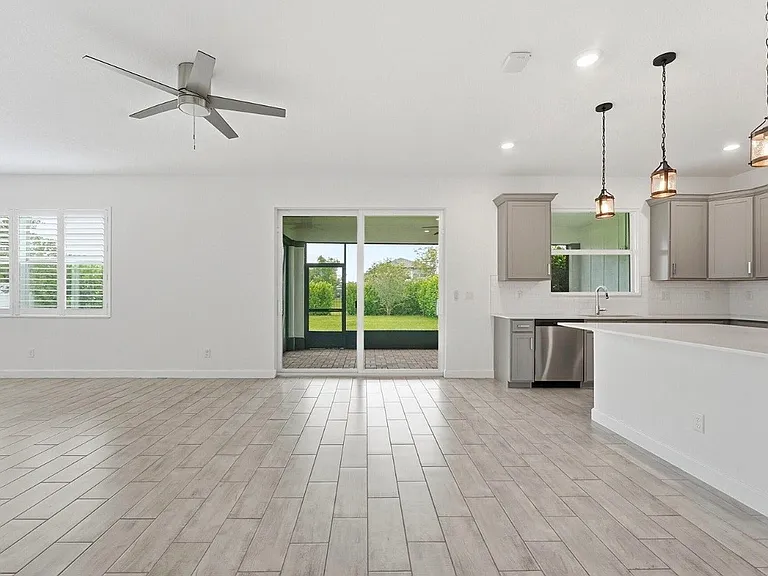 1261 Deer Haven Dr — Photo 3