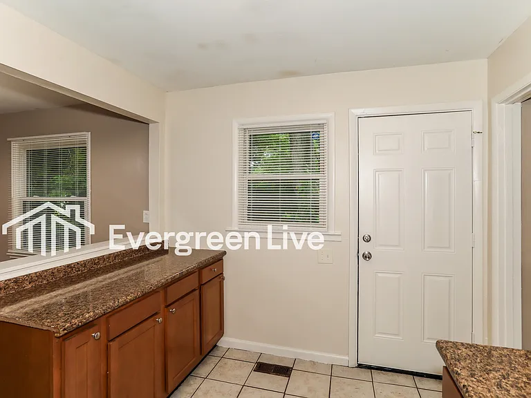 8540 Sunlight Dr — Photo 6