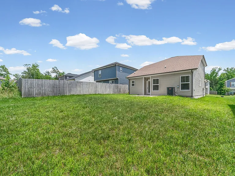 412 Hillside Dr — Photo 27