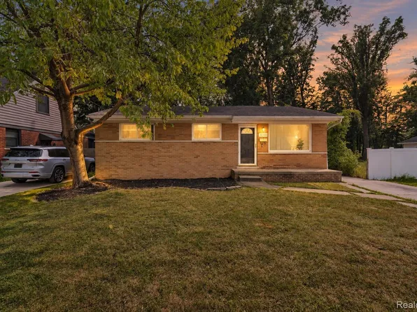 20308 Shady Lane Ave, Saint Clair Shores, MI 48080