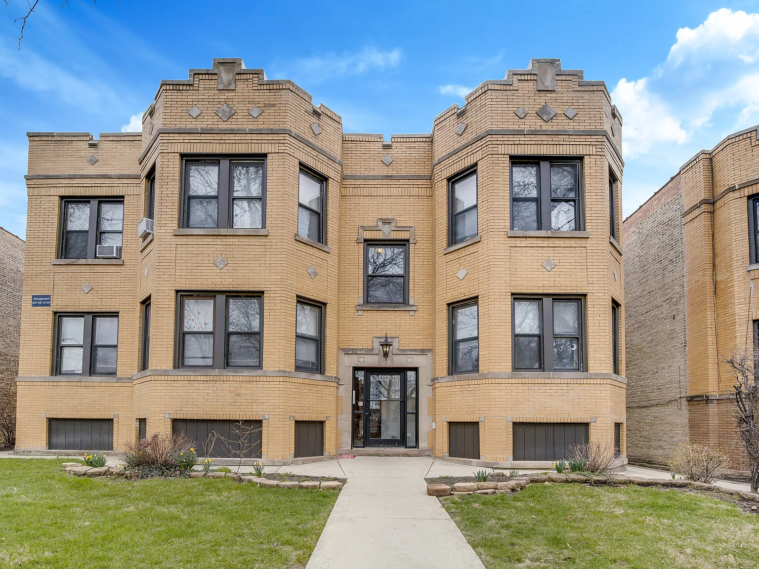 3 bed, $1,995 — Photo 1