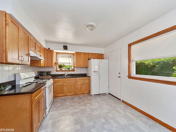 4th image of 1814 Oakton St