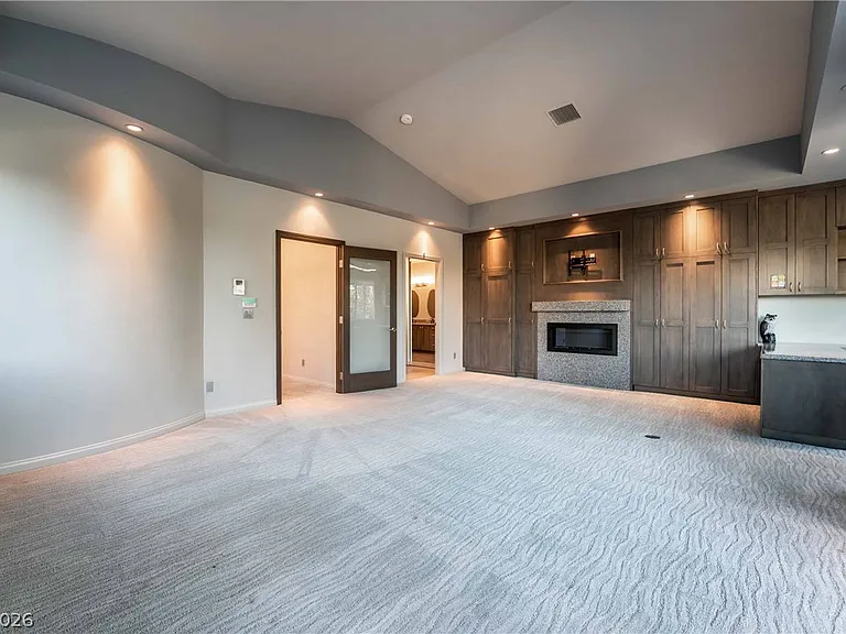 980 Vegas Valley Dr — Photo 17