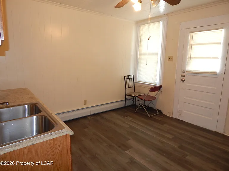 13 Woodbury St — Photo 5