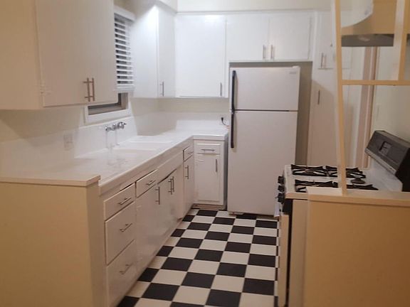 2nd image of 1218 N Mansfield Ave APT 6