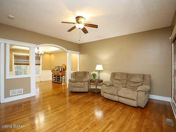 3rd image of 112 Smokey Ct