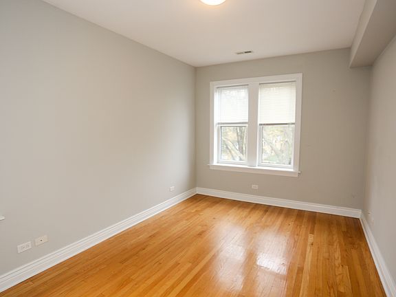 3rd image of 4867 N Hermitage Ave APT 2W