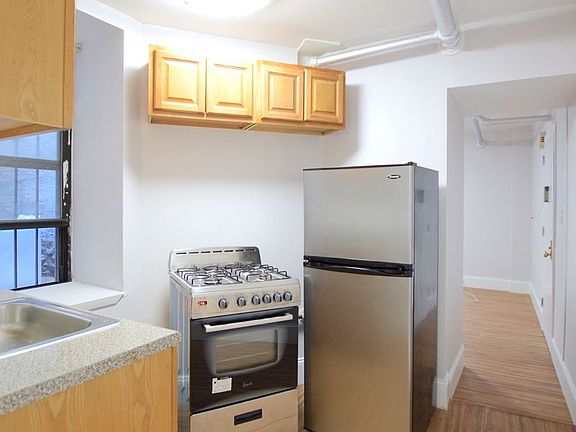 4th image of 617 W 135th St #105