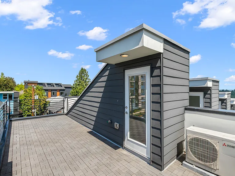 2327 E Denny Way — Photo 25