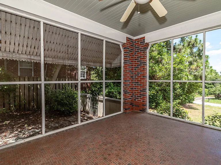 703 Hickman Rd — Photo 18