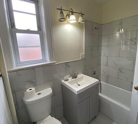 5th image of 2437 Lurting Ave Floor 2