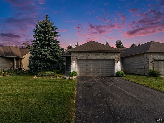 2nd image of 136 Creekwood Cir