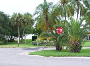 253 S Garden Cir, Belleair, FL 33756