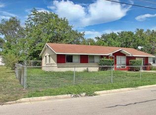 1211 5th St, Lockhart, TX 78644