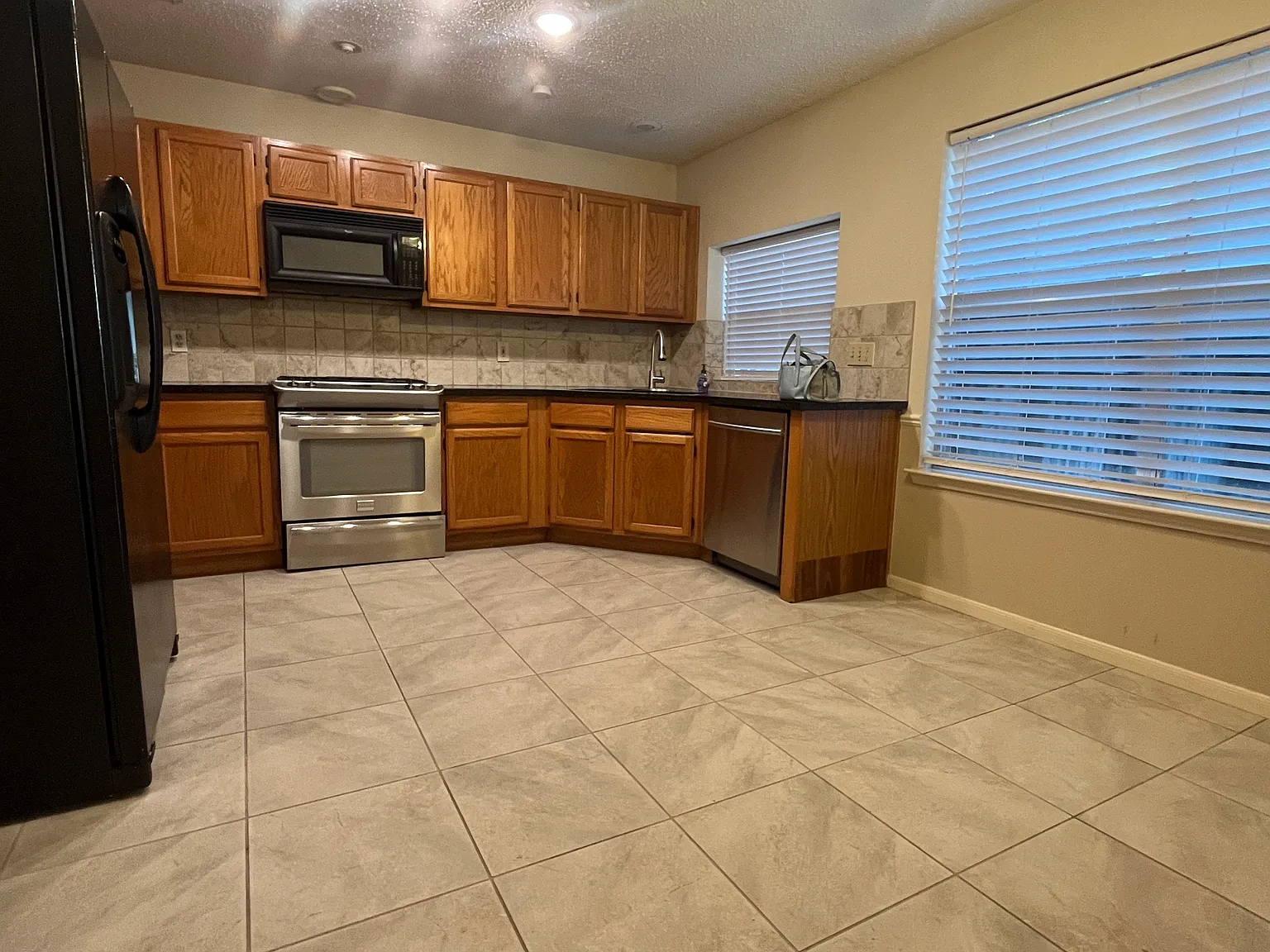 3 bed, 1752 sqft, $2,000 — Photo 2