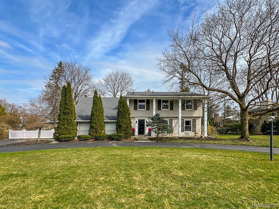 1st image of 6689 Cathedral Dr
