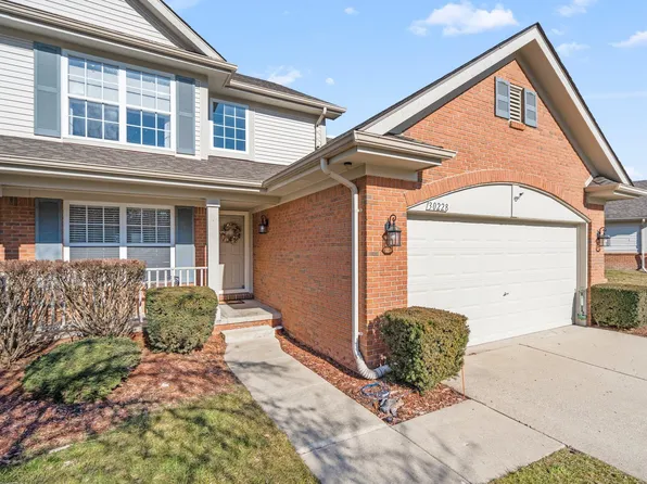 30228 Trail Creek Dr, New Boston, MI 48164