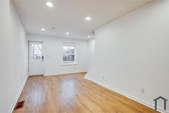 4614 Josephine St — Photo 4