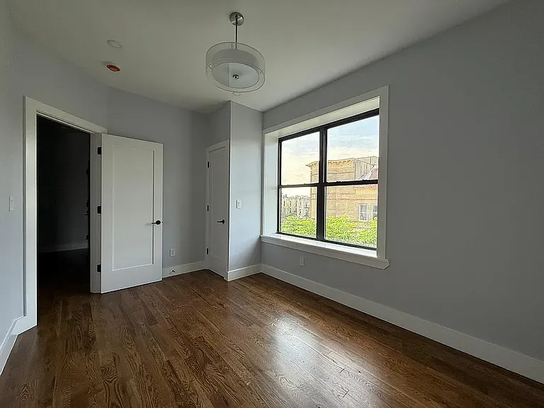 1547 Union St #4 — Photo 1