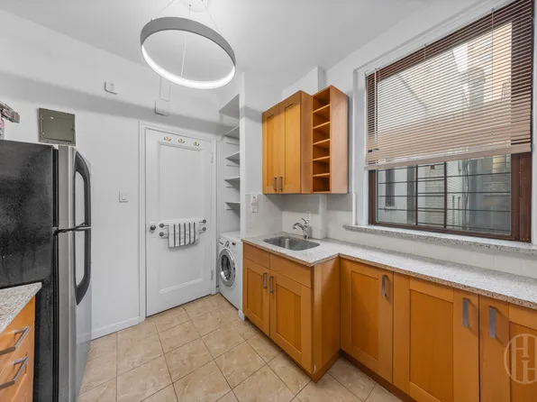 3115 Broadway image 4 of 12