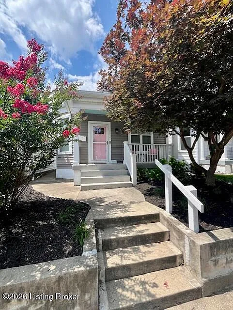 2 bed, 1.0 bath, 1018 sqft, $2,400 — Photo 1