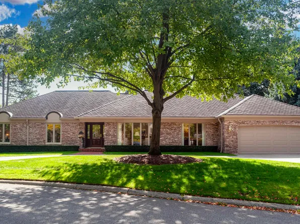 7 Belle Meade St, Grosse Pointe Shores, MI 48236