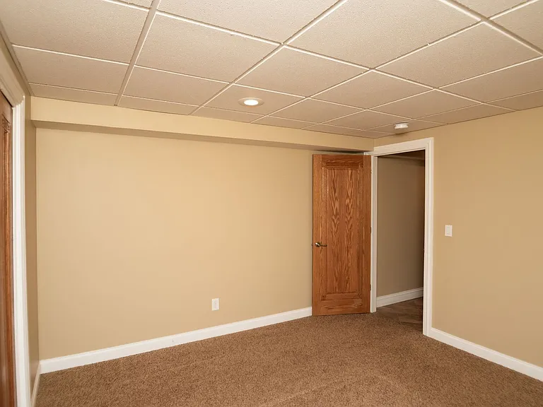 405 Galway Dr — Photo 49