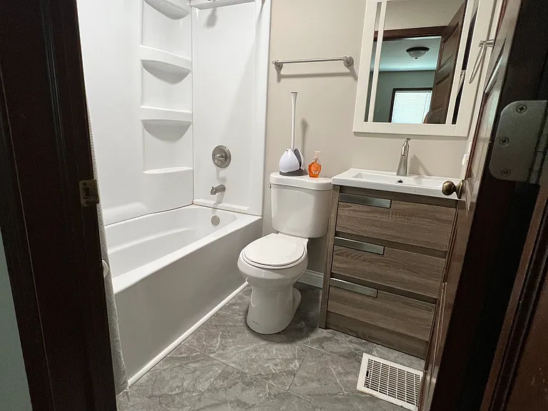 817 W Worley St — Photo 10