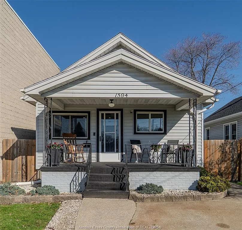 1594 Tecumseh Rd W photo 1