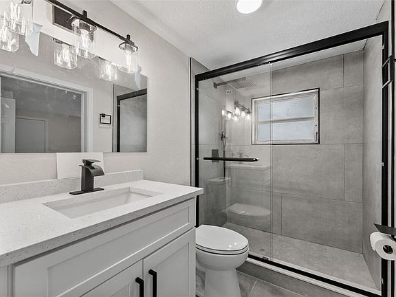 3rd image of 1218 Crescent St #5/2