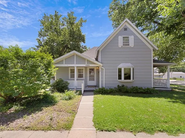1921 10th St, Columbus, NE 68601