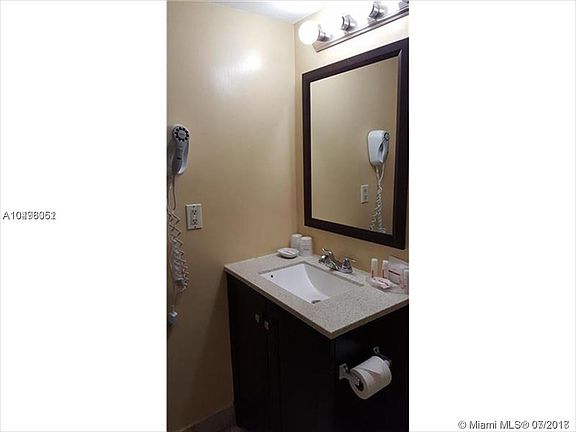 5th image of 19201 Collins Ave #1024