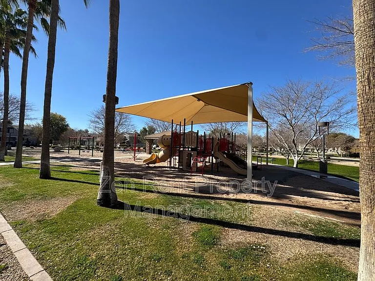 4062 E Windsor Dr — Photo 12